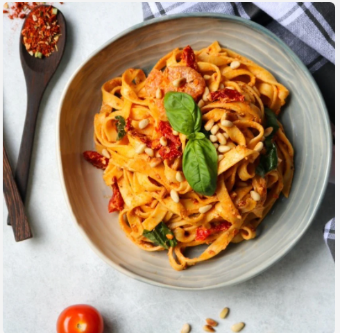 Red pesto pasta mix with tomatoes, paprika, and garlic for rich flavour.